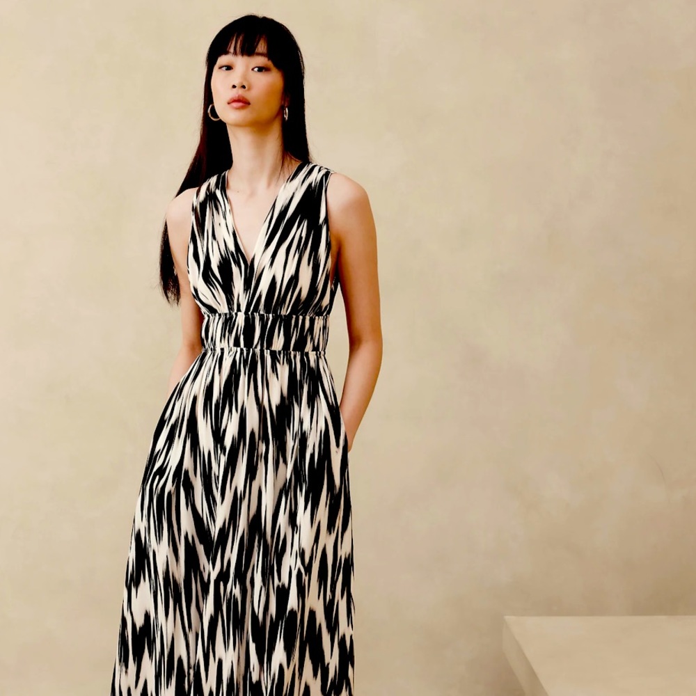 NWT BANANA REPUBLIC SILK CASCADE SILK MAXI DRESS
Best Seller - Picture 2 of 3